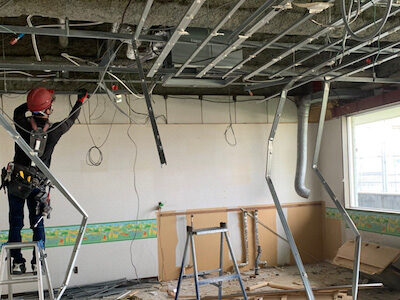 愛知県の店舗の天井のスケルトン解体
