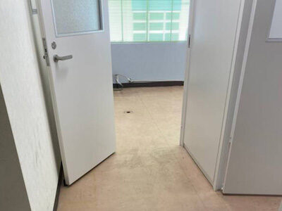 愛知県のオフィスの床材クロスを撤去・交換