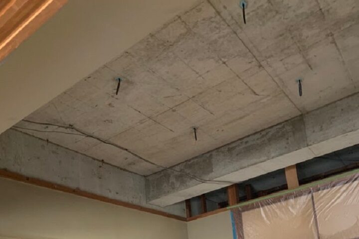 愛知県名古屋市のマンションの一室の原状回復としての天井の解体