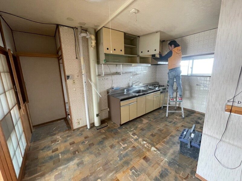 不要な家具は解体業者に依頼する