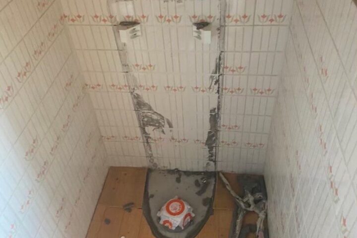 在来トイレ男性用の解体工事