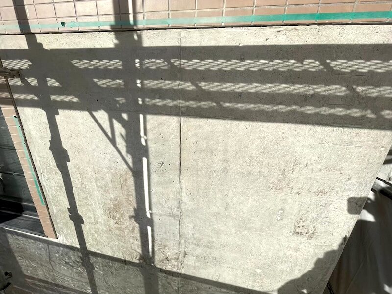 外壁タイル撤去後のケレン