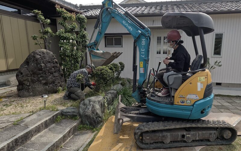 石周辺の草木の撤去