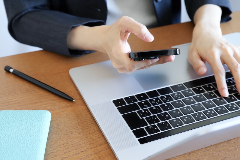 遅延の明確な理由と責任の所在を確認