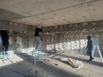 GL工法の壁解体作業