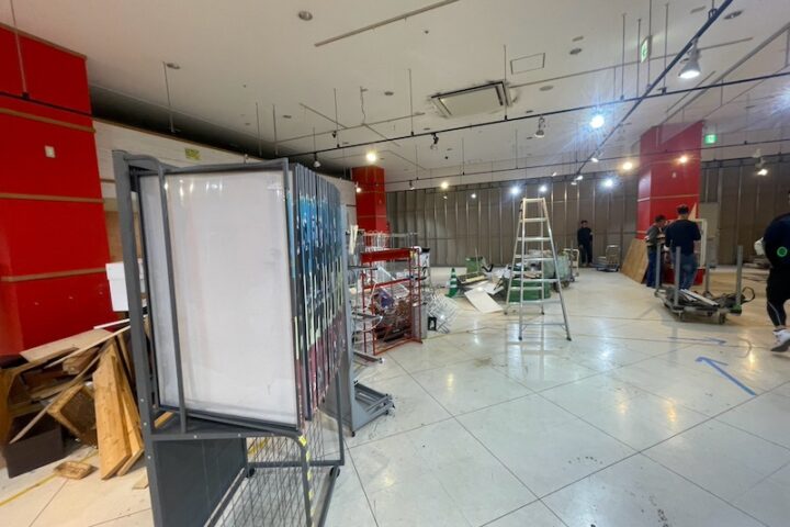 大手の小物雑貨販売店のテナントを間仕切り壁増作して内装解体