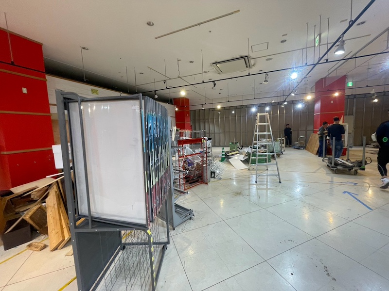 大手の小物雑貨販売店のテナントを間仕切り壁増作して内装解体