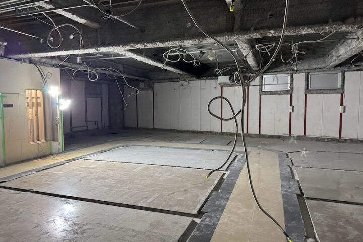 カラオケ店舗　解体工事様子